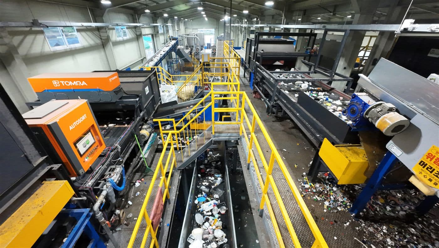 Optical sorting line at Cheongju ECC